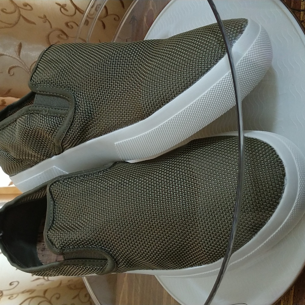 Mesh Comfort Sneaker 10.5
